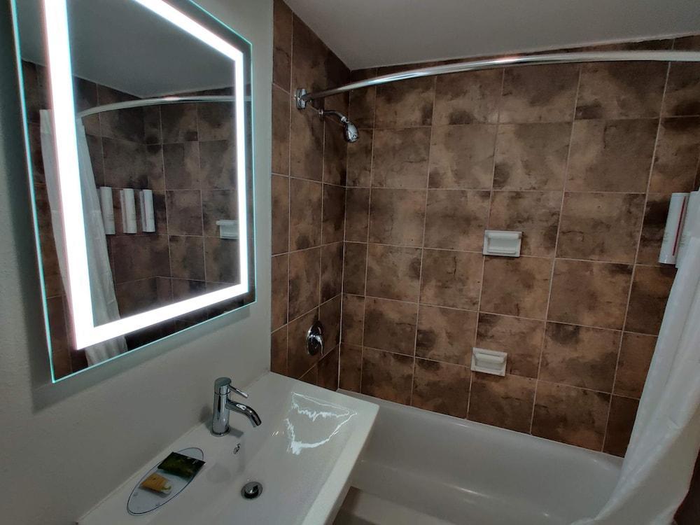 فندق Clarion Pointe Fresno Near Yosemite المظهر الخارجي الصورة