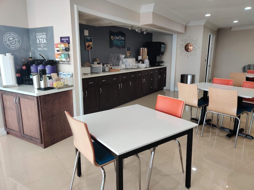 فندق Clarion Pointe Fresno Near Yosemite المظهر الخارجي الصورة