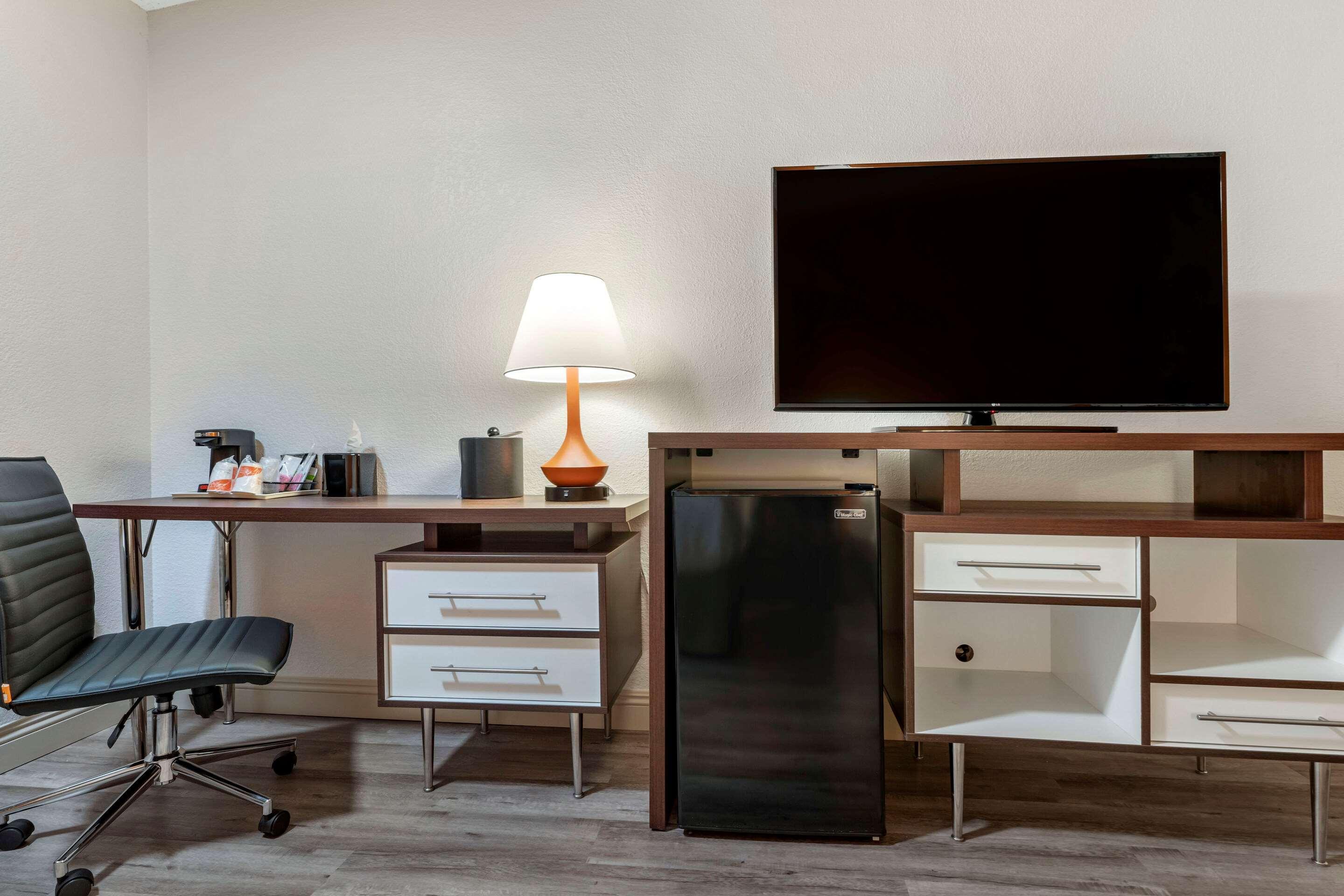 فندق Clarion Pointe Fresno Near Yosemite المظهر الخارجي الصورة