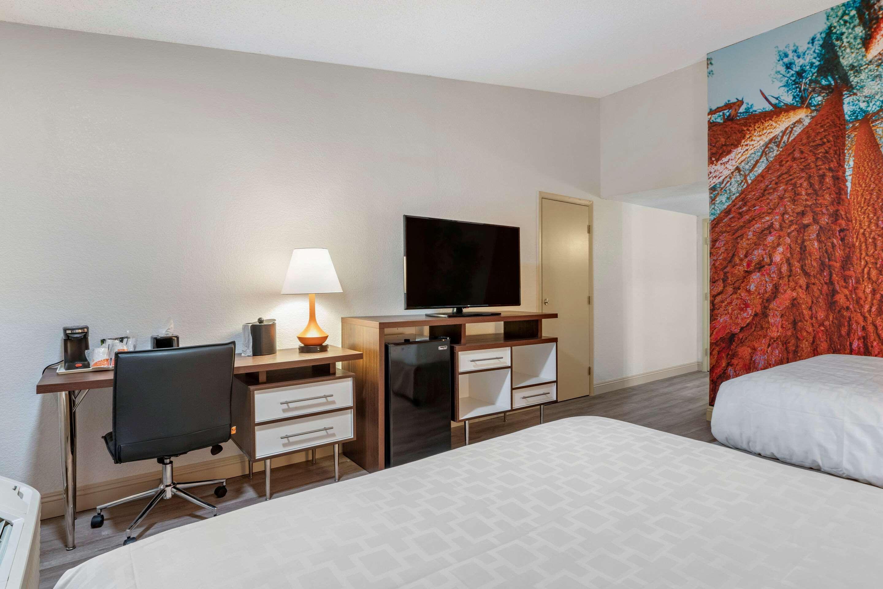 فندق Clarion Pointe Fresno Near Yosemite المظهر الخارجي الصورة