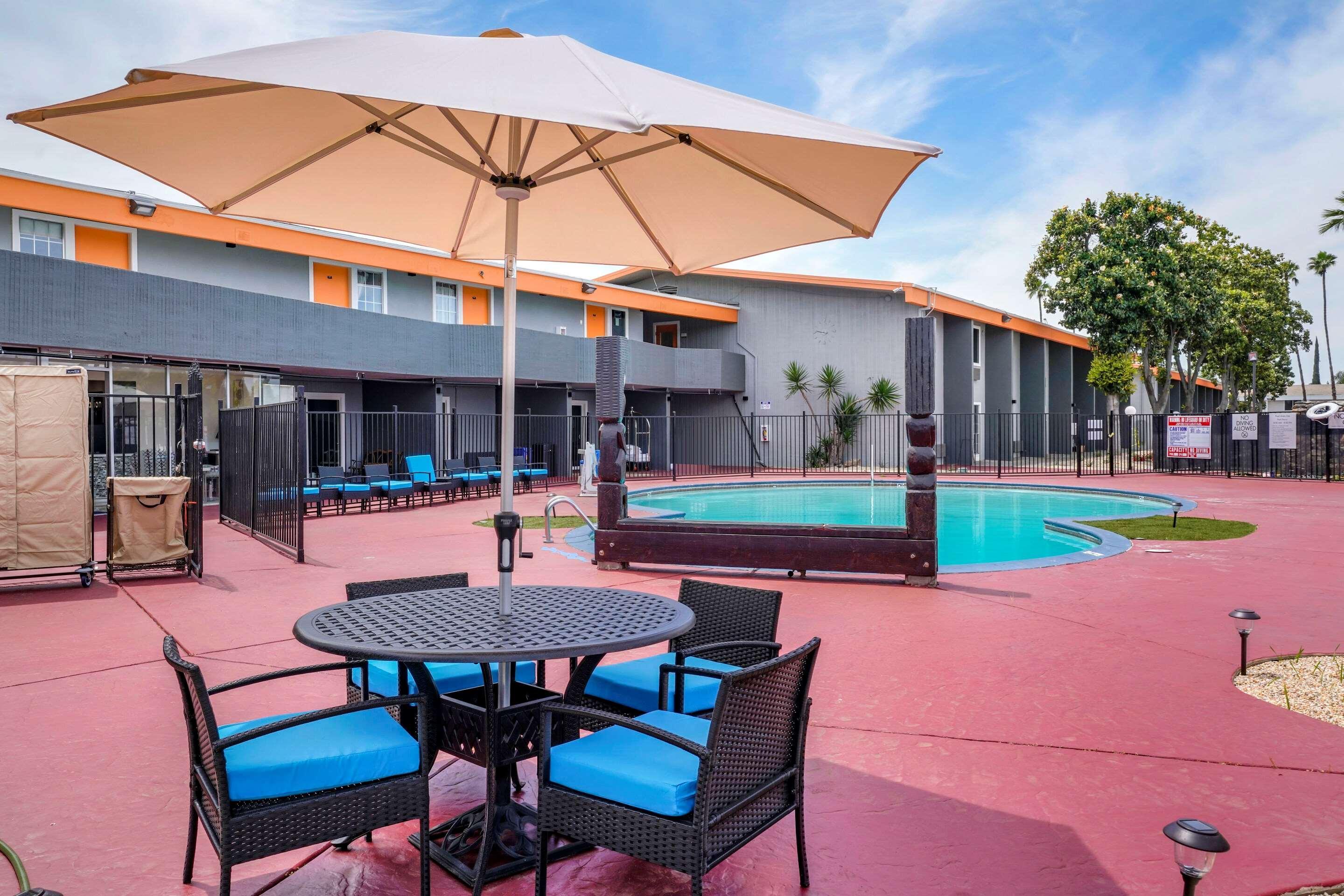 فندق Clarion Pointe Fresno Near Yosemite المظهر الخارجي الصورة