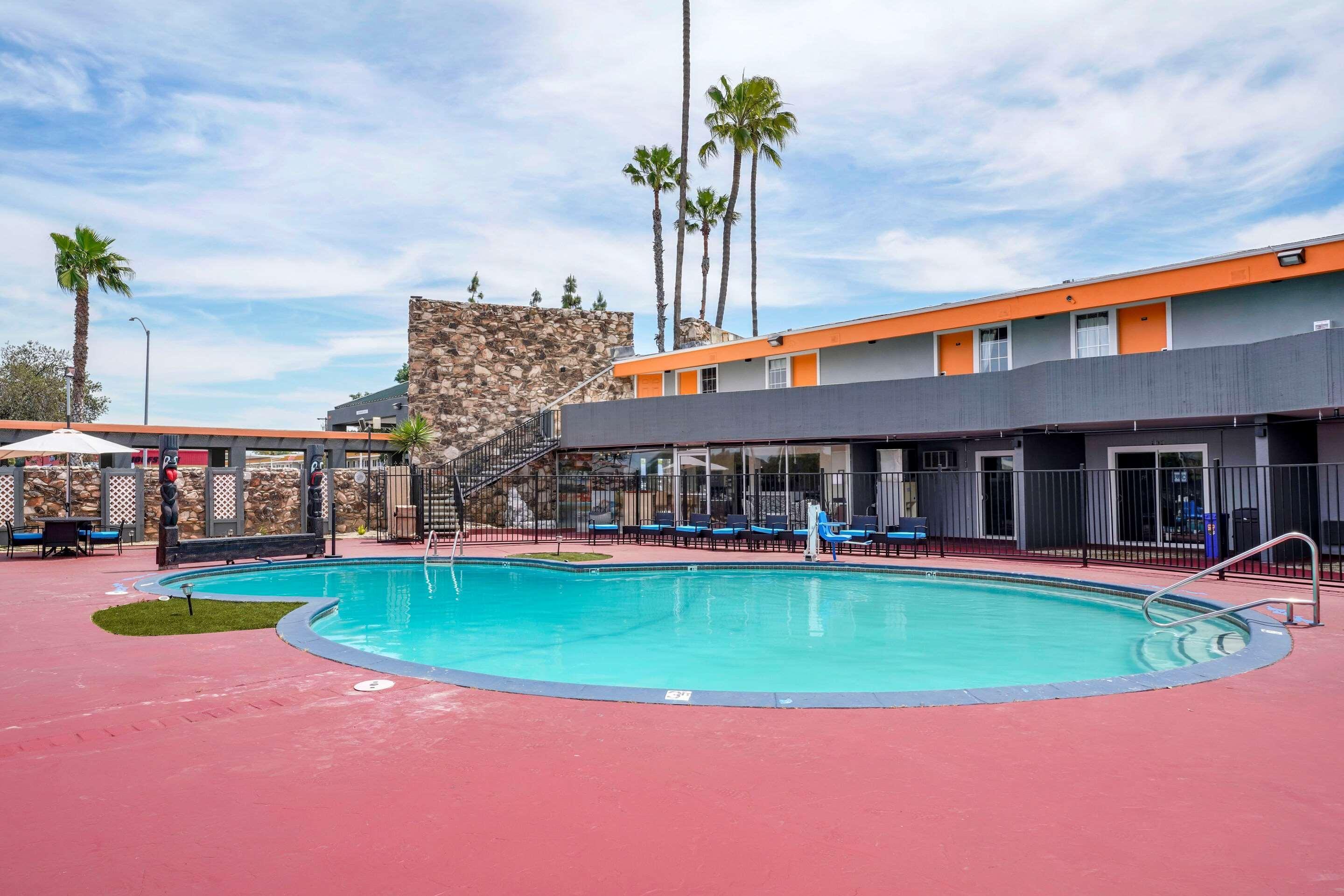 فندق Clarion Pointe Fresno Near Yosemite المظهر الخارجي الصورة