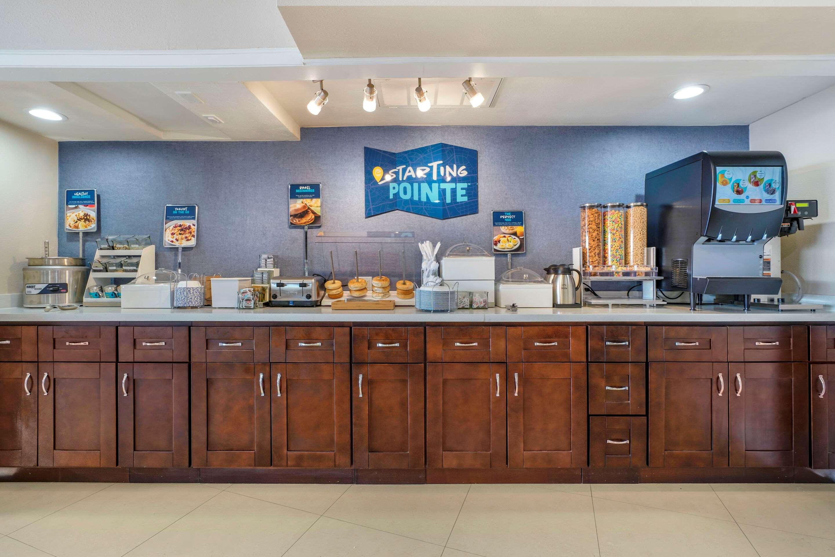 فندق Clarion Pointe Fresno Near Yosemite المظهر الخارجي الصورة