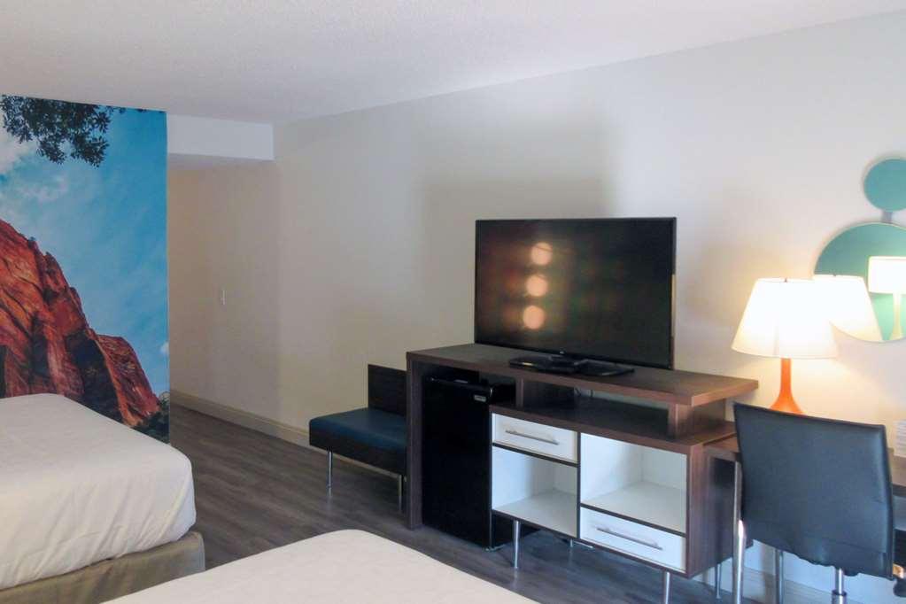 فندق Clarion Pointe Fresno Near Yosemite الغرفة الصورة