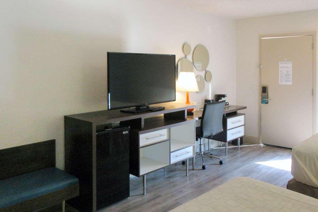 فندق Clarion Pointe Fresno Near Yosemite الغرفة الصورة
