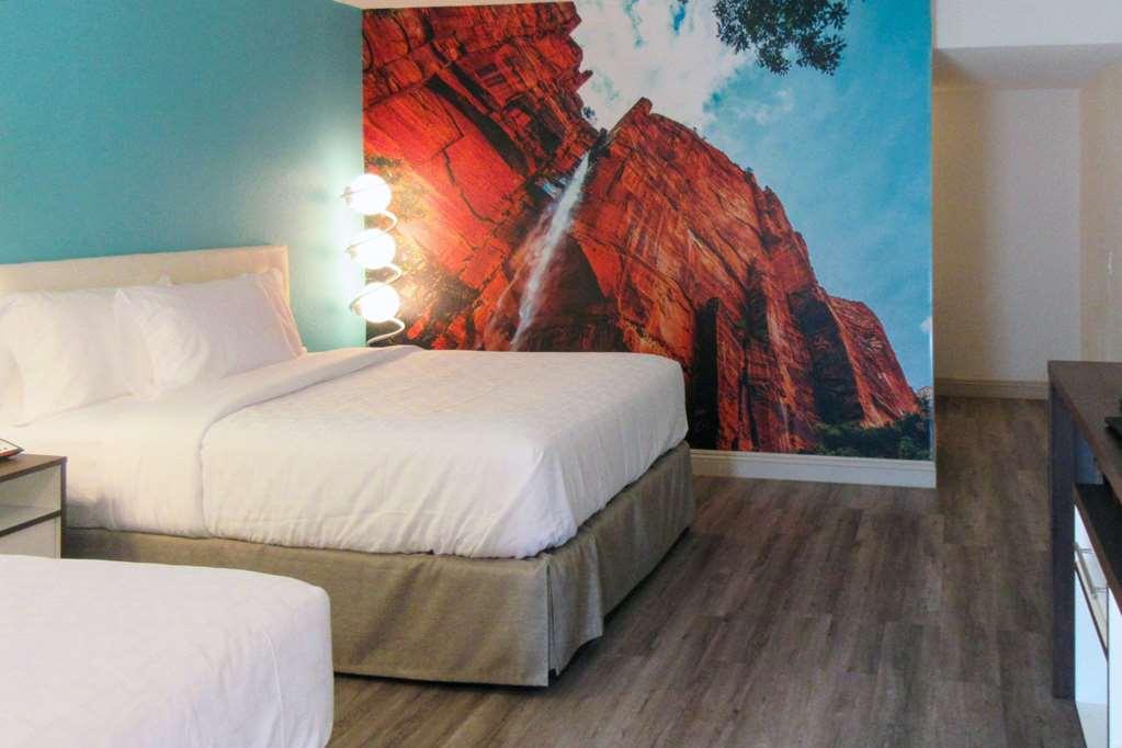 فندق Clarion Pointe Fresno Near Yosemite الغرفة الصورة