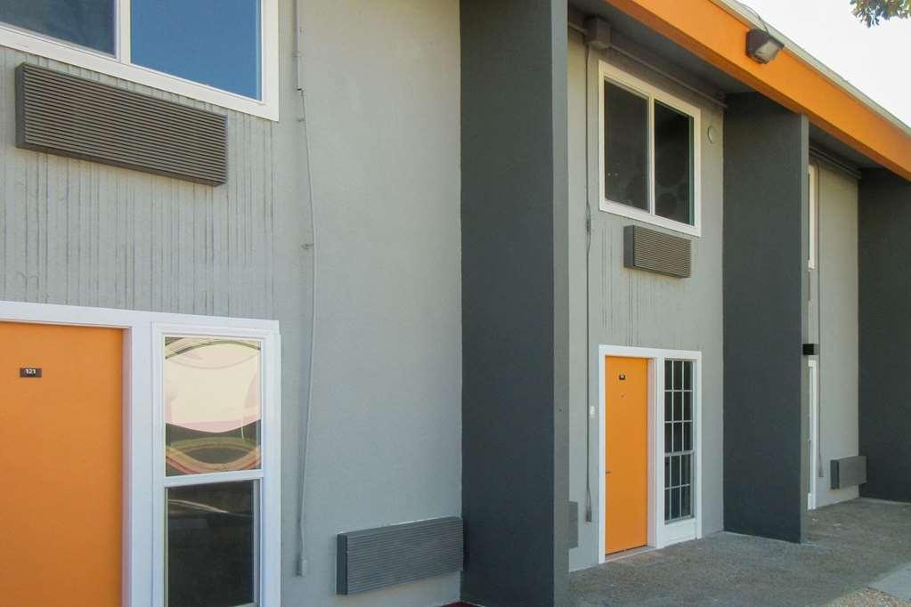 فندق Clarion Pointe Fresno Near Yosemite المظهر الخارجي الصورة