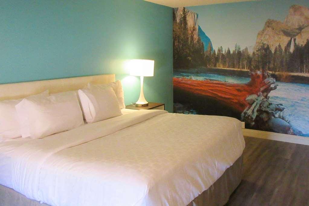فندق Clarion Pointe Fresno Near Yosemite الغرفة الصورة