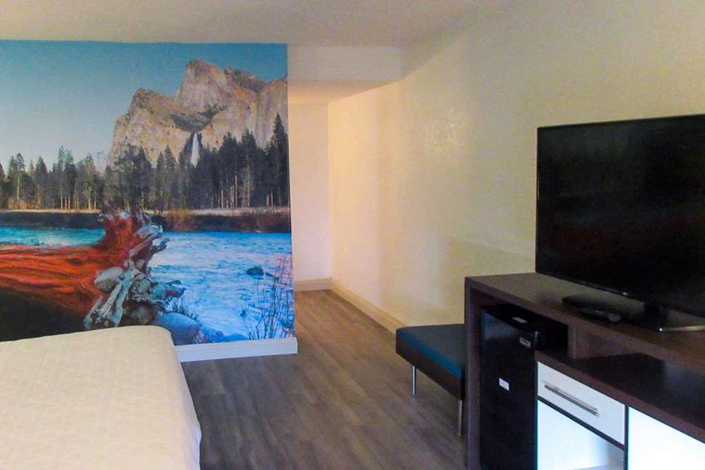 فندق Clarion Pointe Fresno Near Yosemite الغرفة الصورة